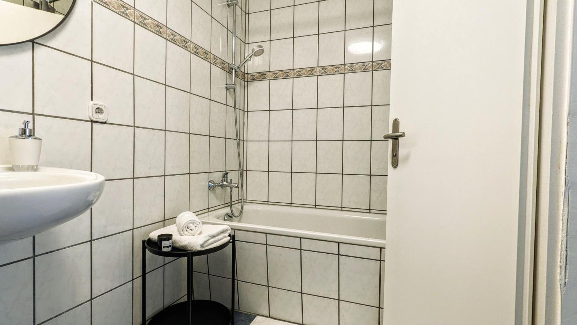 Tt Living Apartments Bonitas & Divinitas I 2 Schlafzimmer I Kueche I Vollbad I Waschmaschine Rellingen Exterior photo